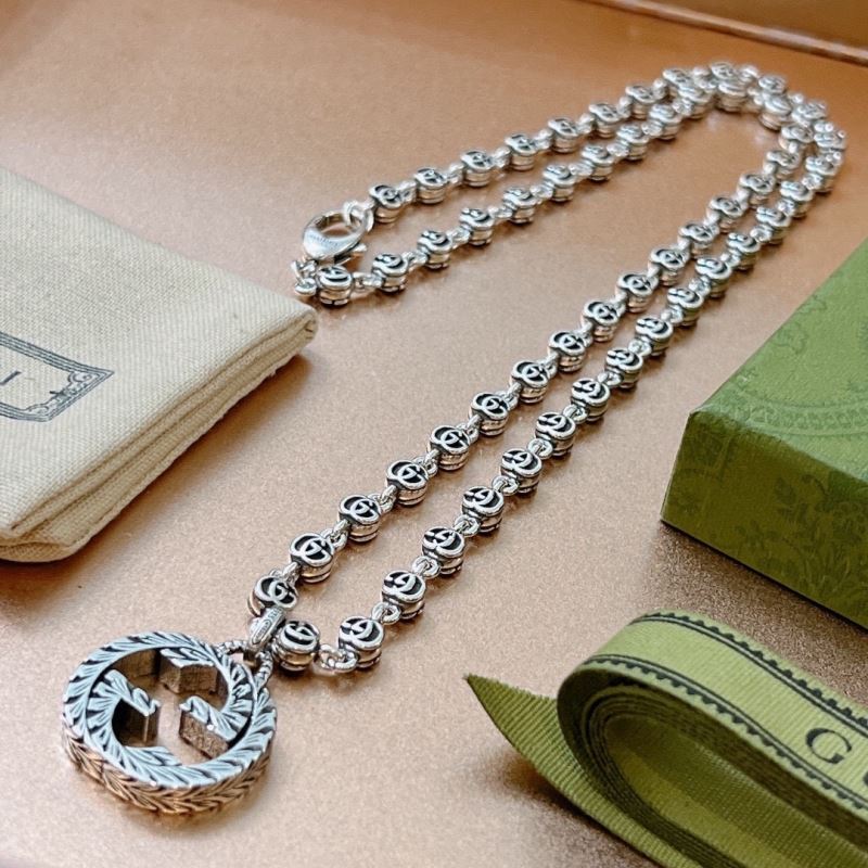 G*u*i necklaces